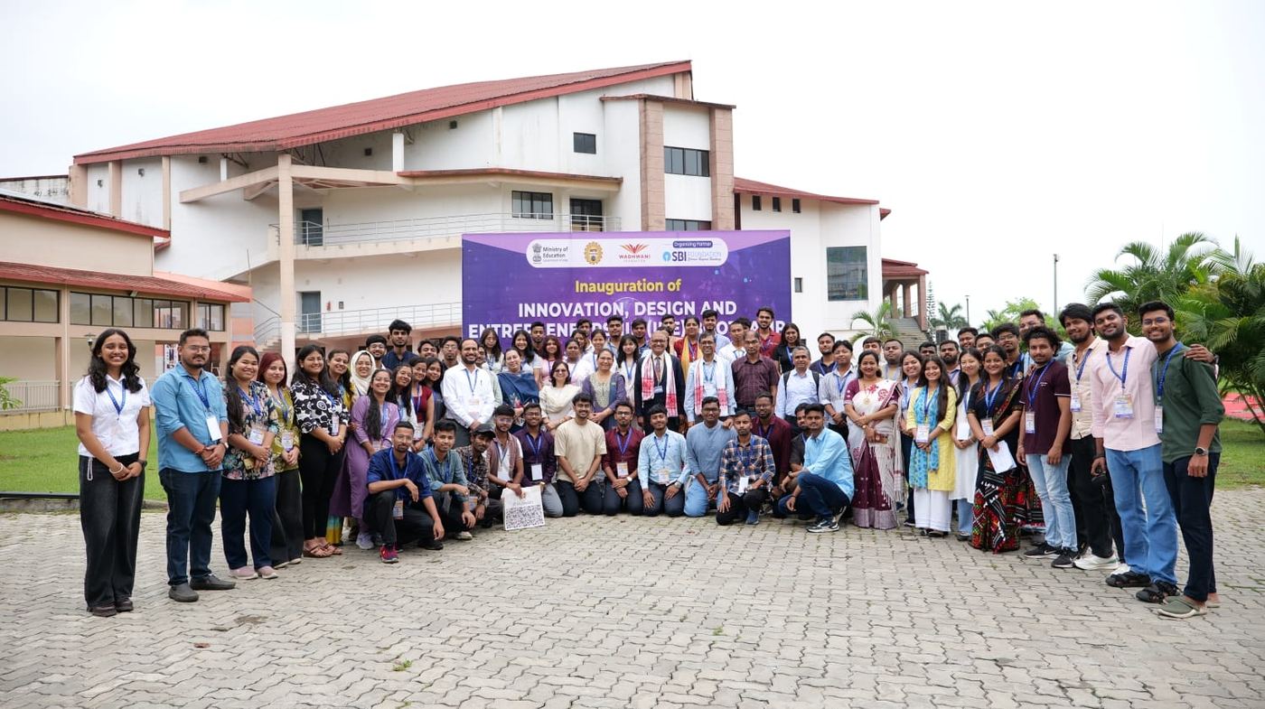 Group photo of guests, volunteers and participants at the IDE Bootcamp 2026 inauguration